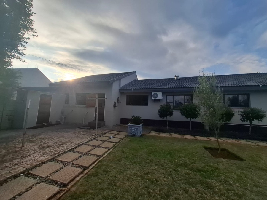 4 Bedroom Property for Sale in Pellissier Free State